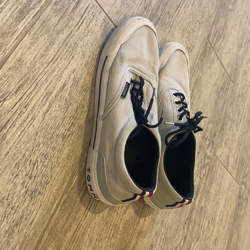 Tommy Hilfiger gray sneakers
